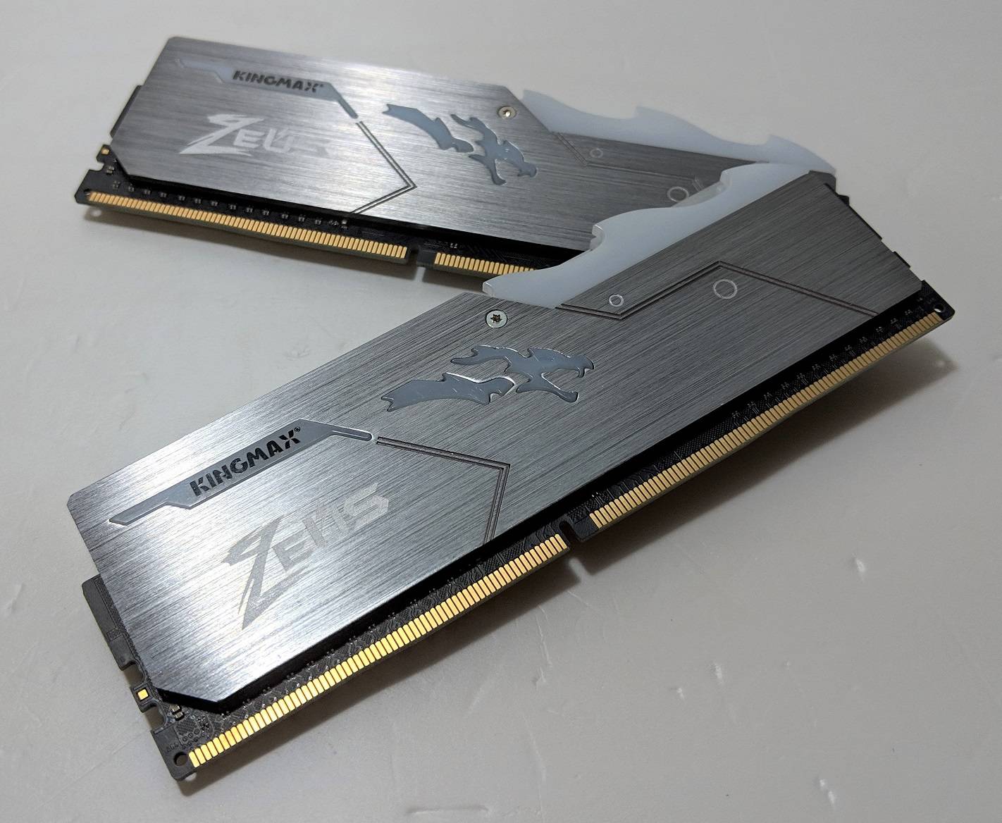 KINGMAX Zeus Dragon RGB DDR4-3000 RAM